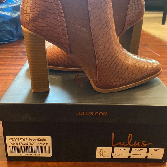 Brand new Lulus boot heels. Snake skin brown color size 8.5 - Picture 4 of 4